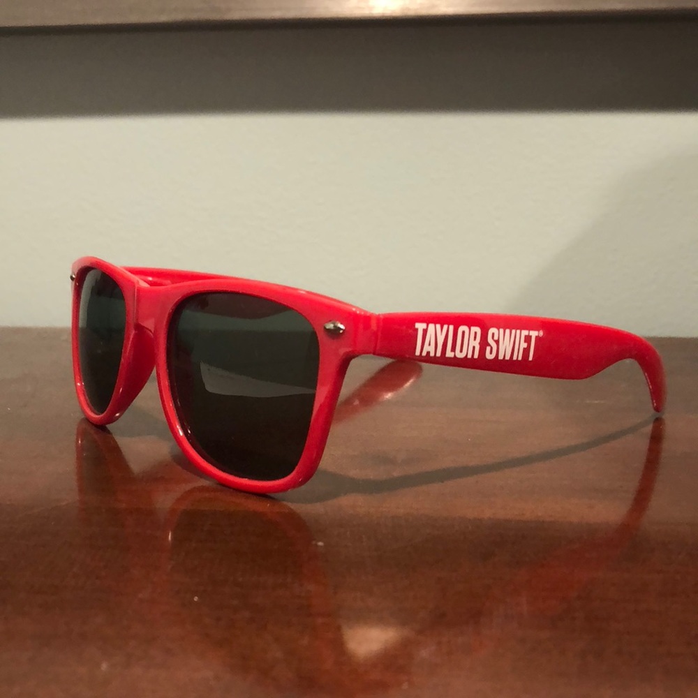 Taylor Swift sunglasses